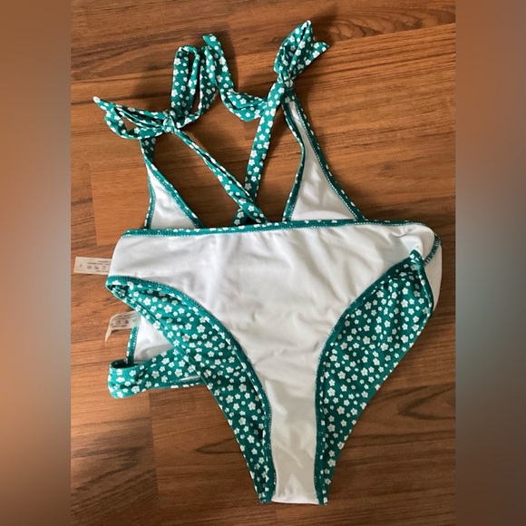 SHEIN Blue and White Bikini V-Neck High-Waisted - Picture 5 of 6